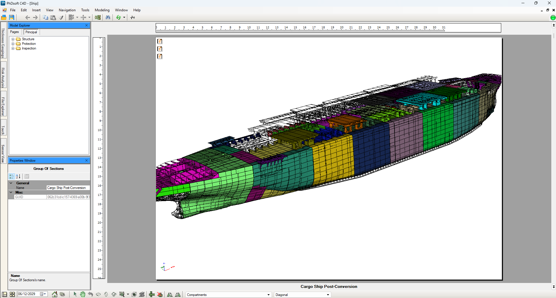 Modelo 3D completo de un buque en la interfaz de PhD C4D Desktop, con la estructura organizada por colores.